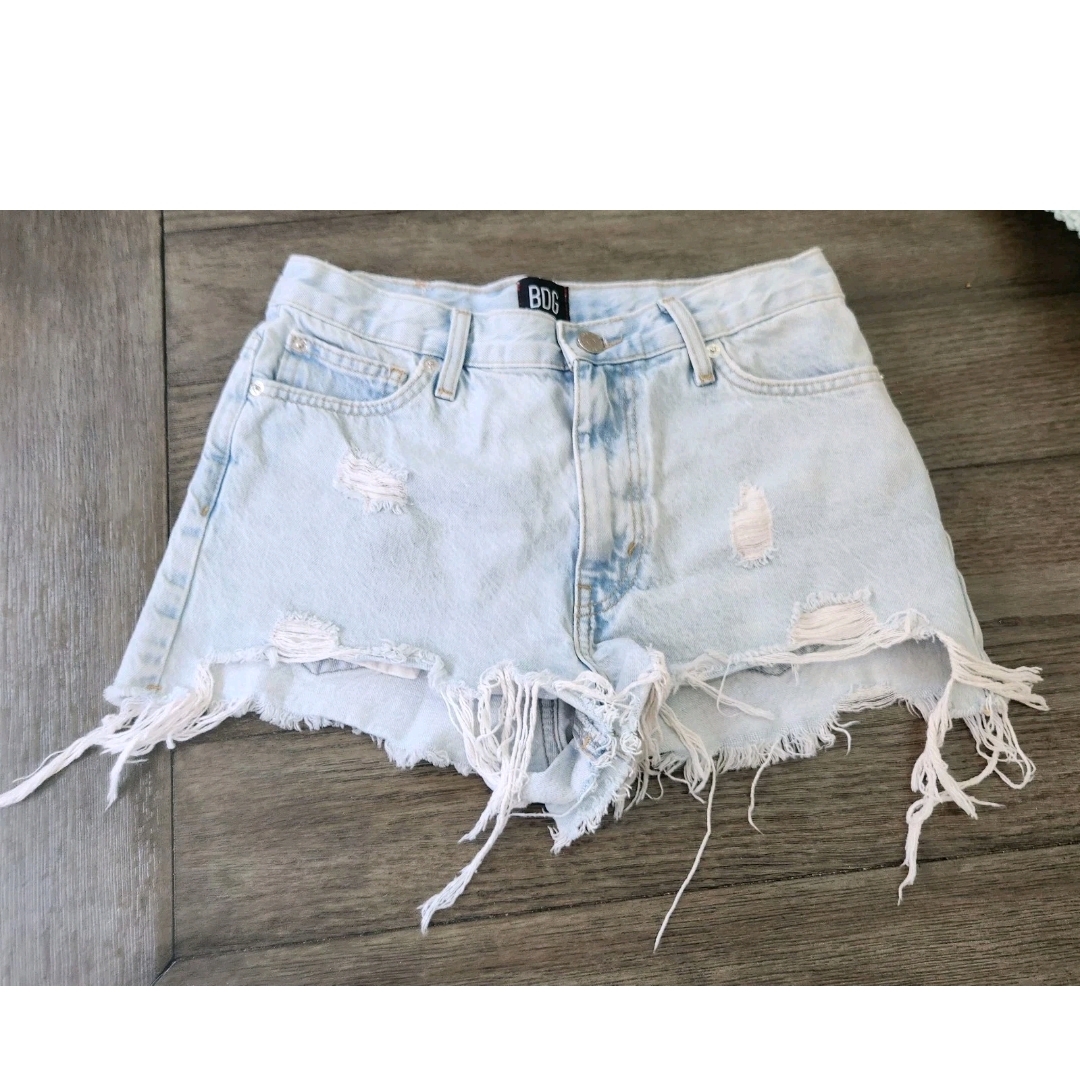 Bdg Girlfriend High Rise Light Denim Distressed Cut Off Shorts Womens Size 26